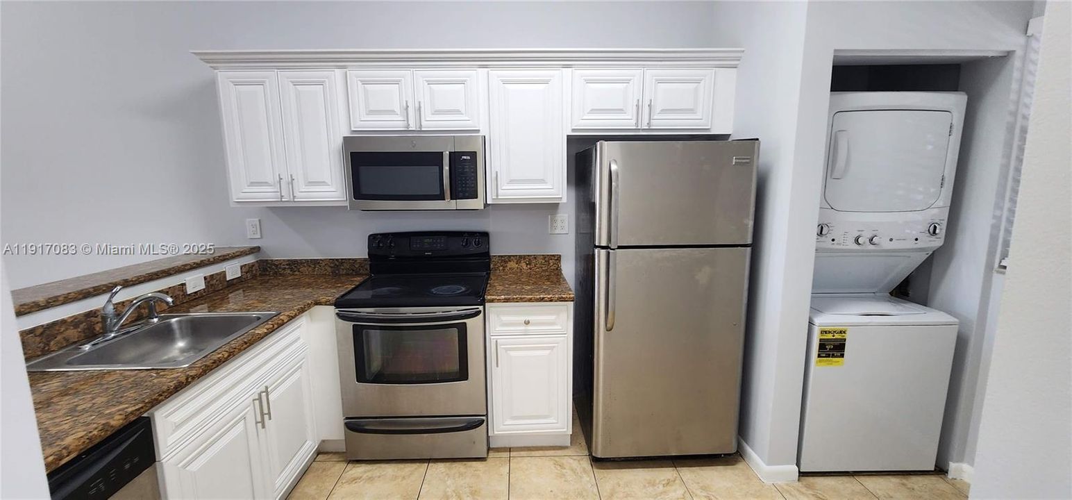 На продажу: $265,000 (2 спален, 2 ванн, 986 Квадратных фут)