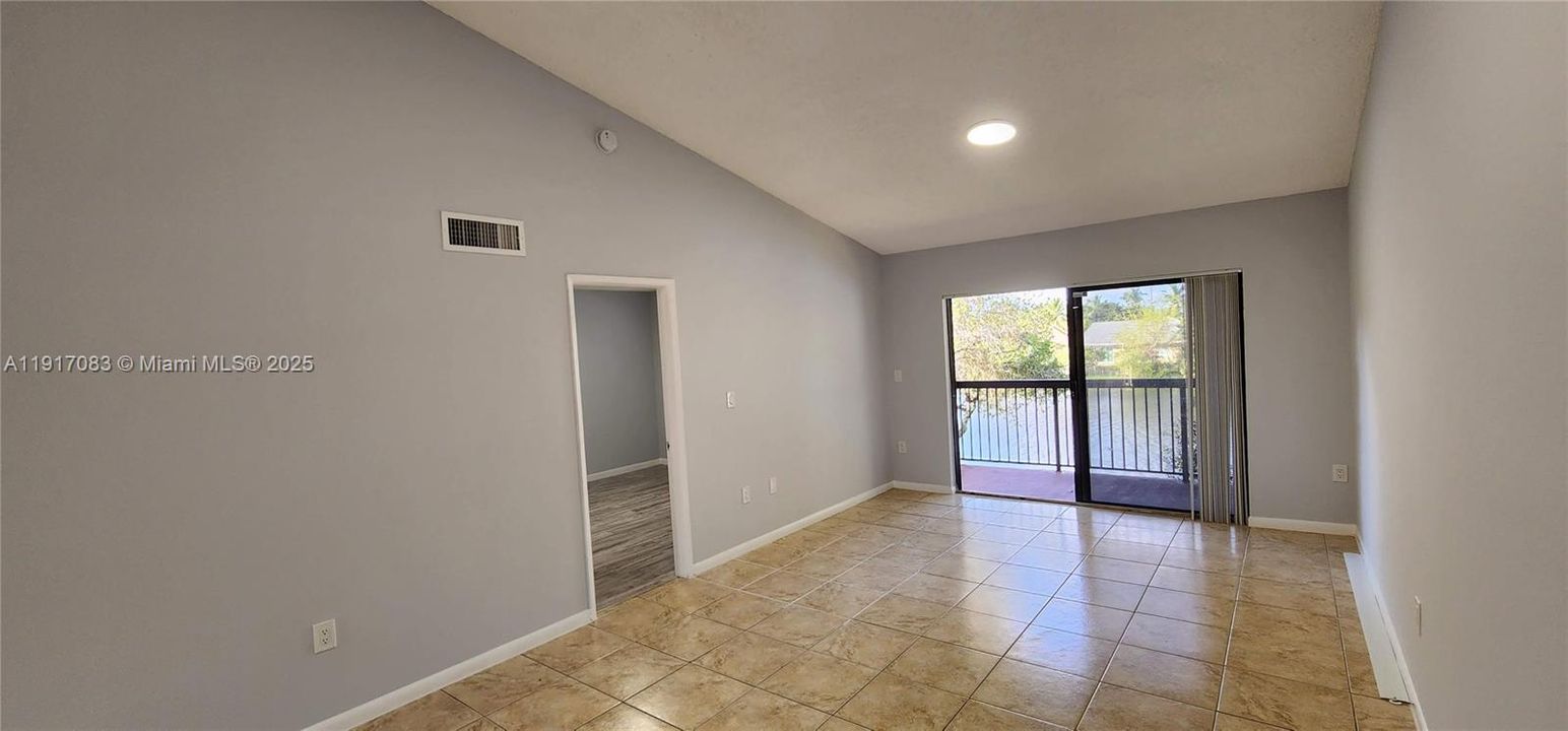 На продажу: $265,000 (2 спален, 2 ванн, 986 Квадратных фут)