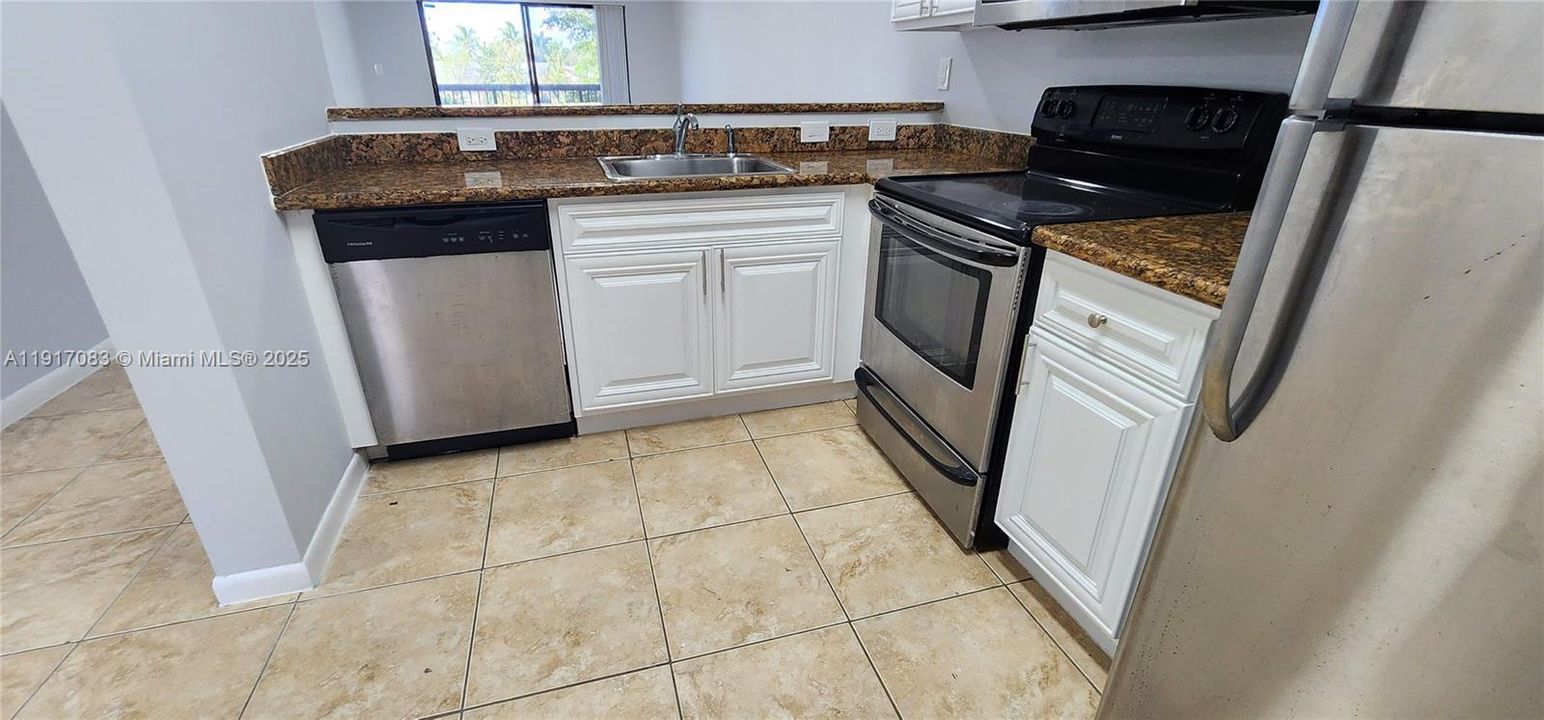 На продажу: $265,000 (2 спален, 2 ванн, 986 Квадратных фут)