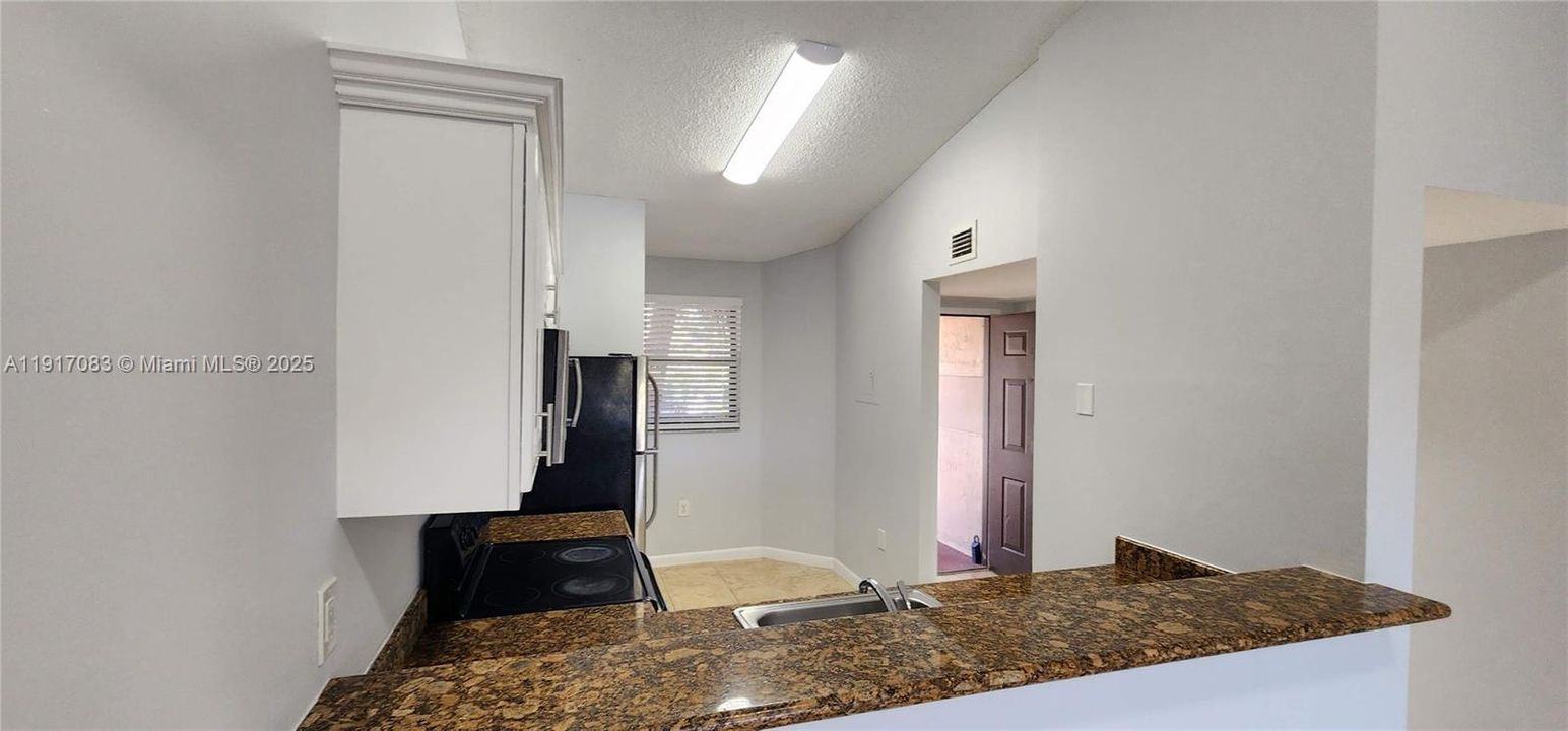 На продажу: $265,000 (2 спален, 2 ванн, 986 Квадратных фут)