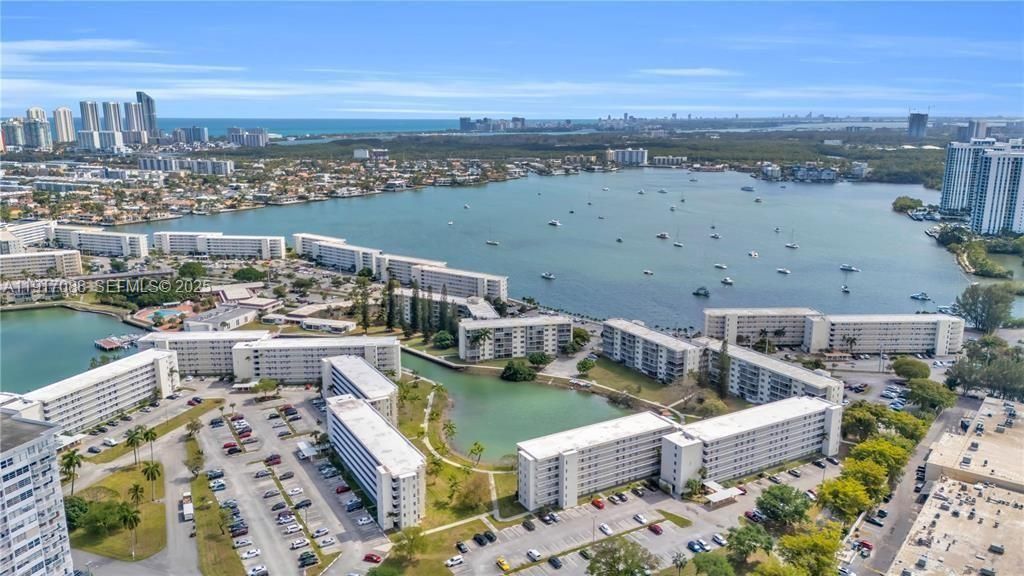 На продажу: $157,900 (1 спален, 1 ванн, 763 Квадратных фут)