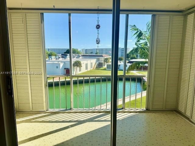 На продажу: $157,900 (1 спален, 1 ванн, 763 Квадратных фут)