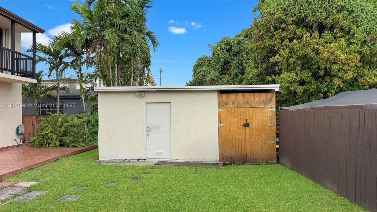 出租: $5,000 (5 贝兹, 3 浴室, 2719 平方英尺)