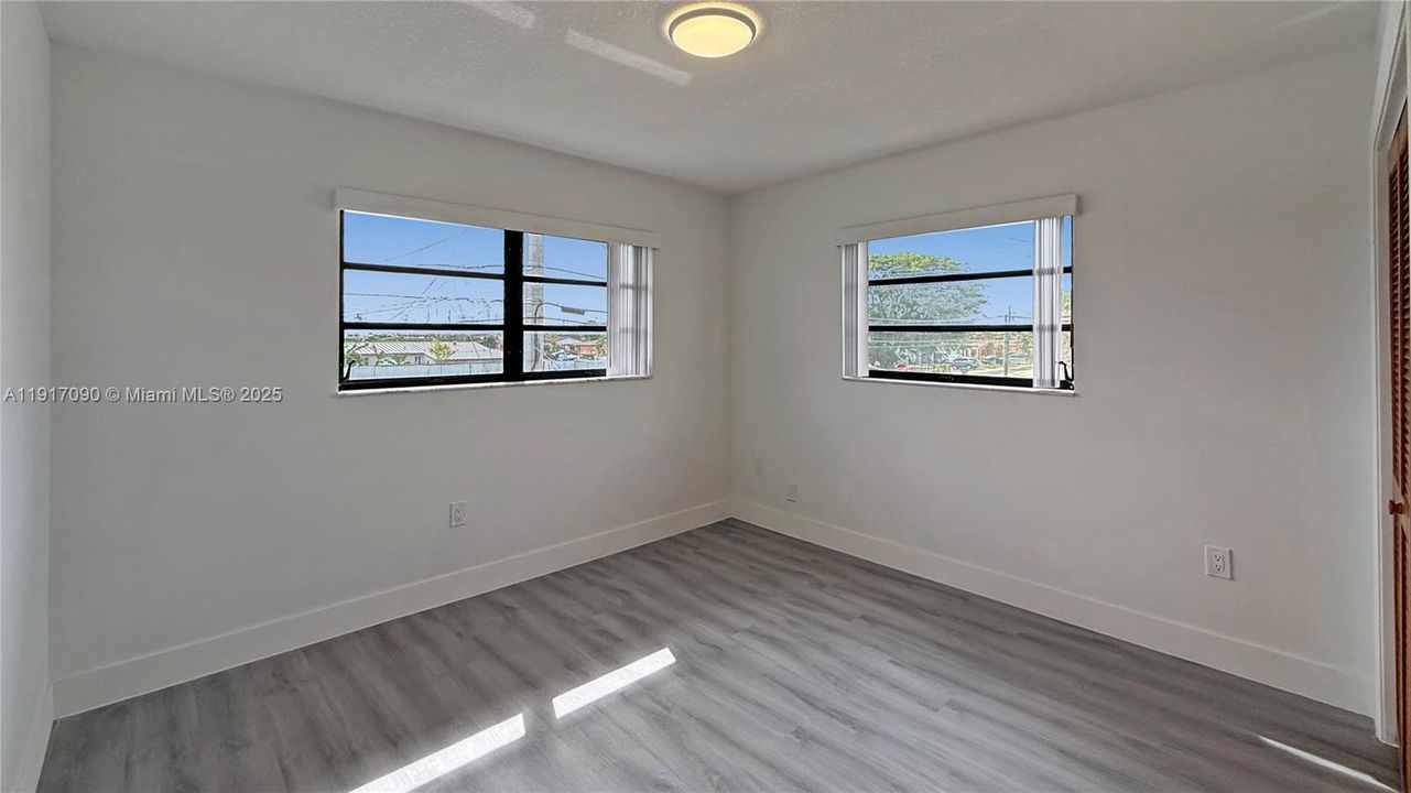 出租: $5,000 (5 贝兹, 3 浴室, 2719 平方英尺)