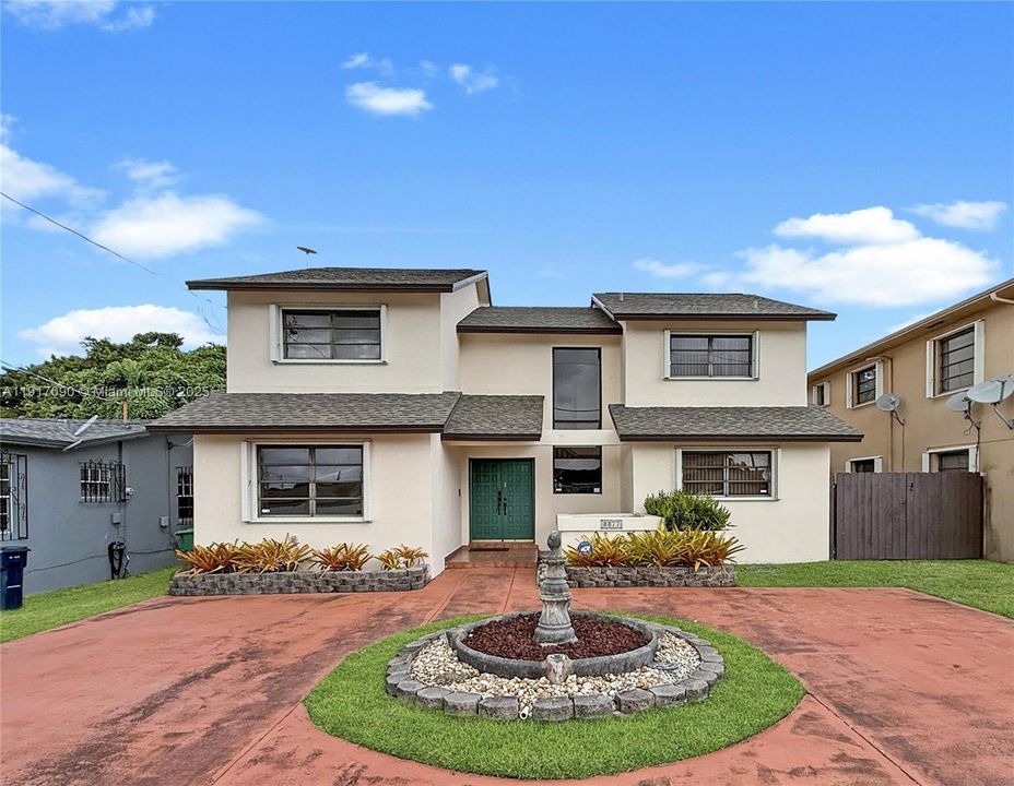 出租: $5,000 (5 贝兹, 3 浴室, 2719 平方英尺)