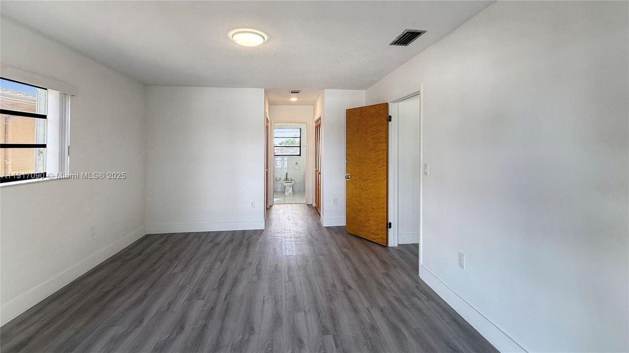 出租: $5,000 (5 贝兹, 3 浴室, 2719 平方英尺)