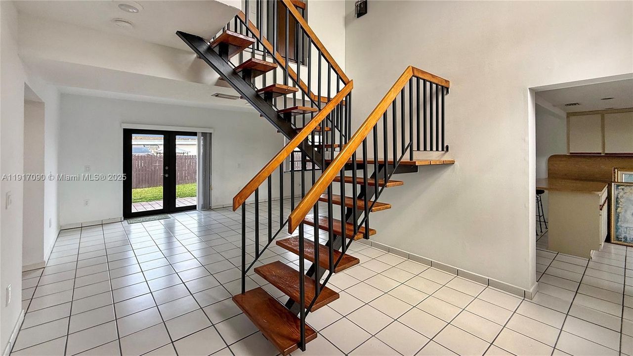 出租: $5,000 (5 贝兹, 3 浴室, 2719 平方英尺)