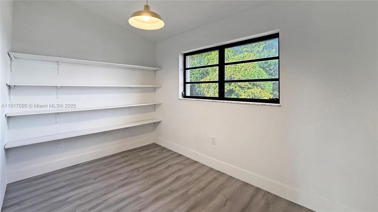 出租: $5,000 (5 贝兹, 3 浴室, 2719 平方英尺)