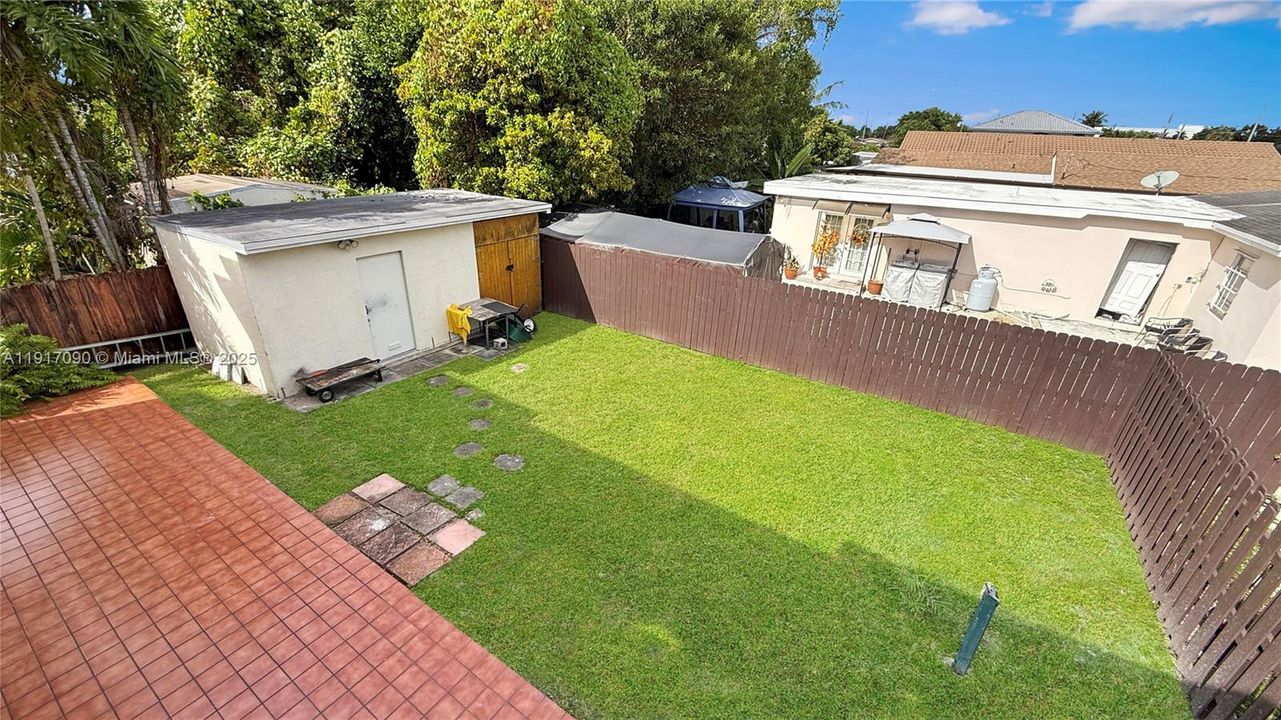 出租: $5,000 (5 贝兹, 3 浴室, 2719 平方英尺)