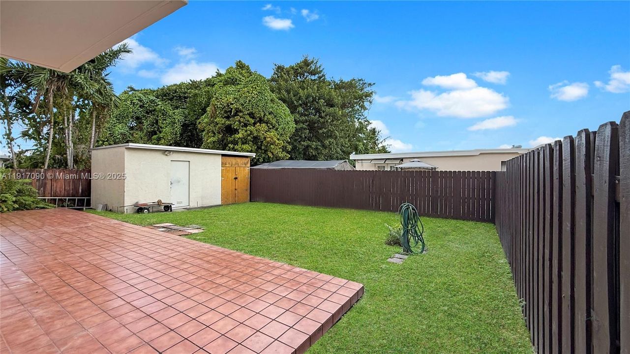 出租: $5,000 (5 贝兹, 3 浴室, 2719 平方英尺)