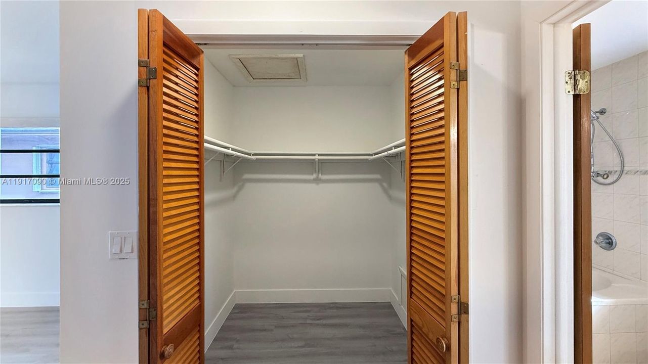 出租: $5,000 (5 贝兹, 3 浴室, 2719 平方英尺)