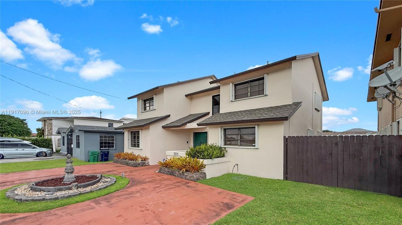 出租: $5,000 (5 贝兹, 3 浴室, 2719 平方英尺)