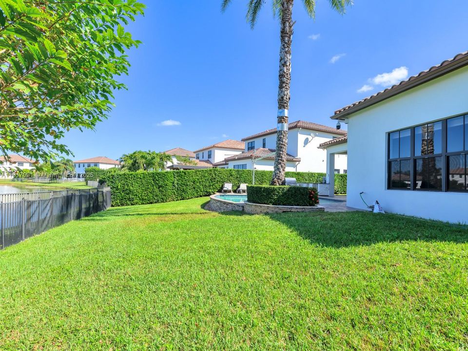 合同活跃: $1,295,000 (4 贝兹, 3 浴室, 2860 平方英尺)