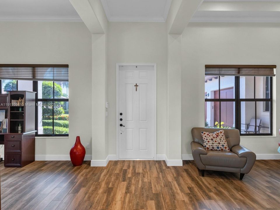 合同活跃: $1,295,000 (4 贝兹, 3 浴室, 2860 平方英尺)