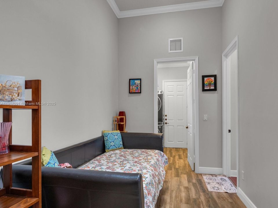 合同活跃: $1,295,000 (4 贝兹, 3 浴室, 2860 平方英尺)