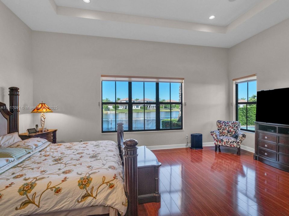 合同活跃: $1,295,000 (4 贝兹, 3 浴室, 2860 平方英尺)