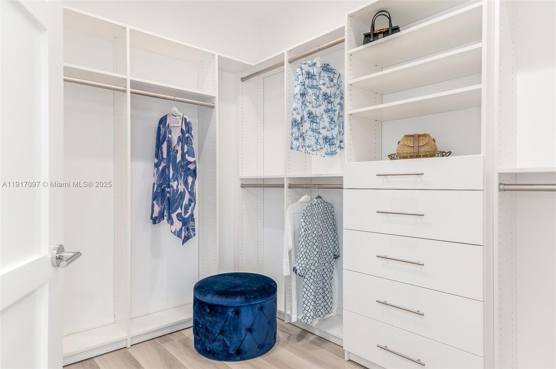 For Sale: $3,495,000 (4 beds, 5 baths, 4311 Square Feet)