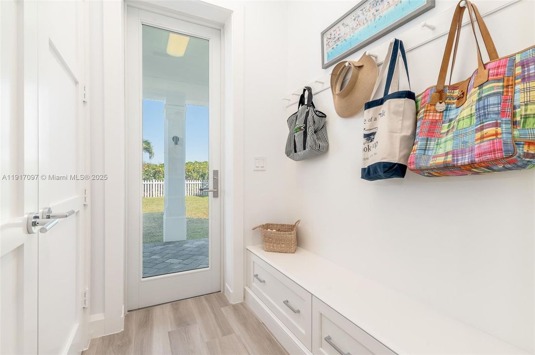 For Sale: $3,495,000 (4 beds, 5 baths, 4311 Square Feet)