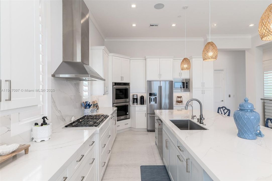 For Sale: $3,495,000 (4 beds, 5 baths, 4311 Square Feet)