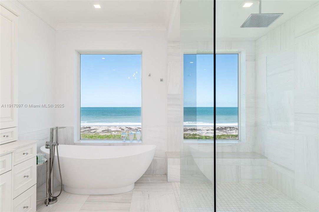 For Sale: $3,495,000 (4 beds, 5 baths, 4311 Square Feet)