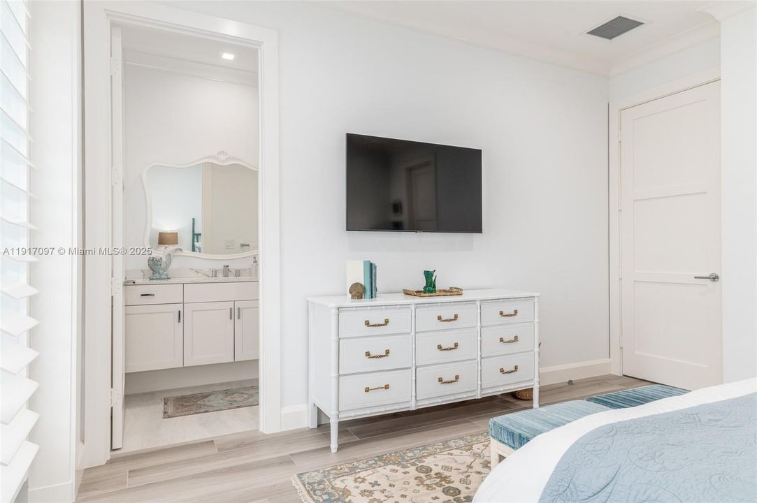 For Sale: $3,495,000 (4 beds, 5 baths, 4311 Square Feet)