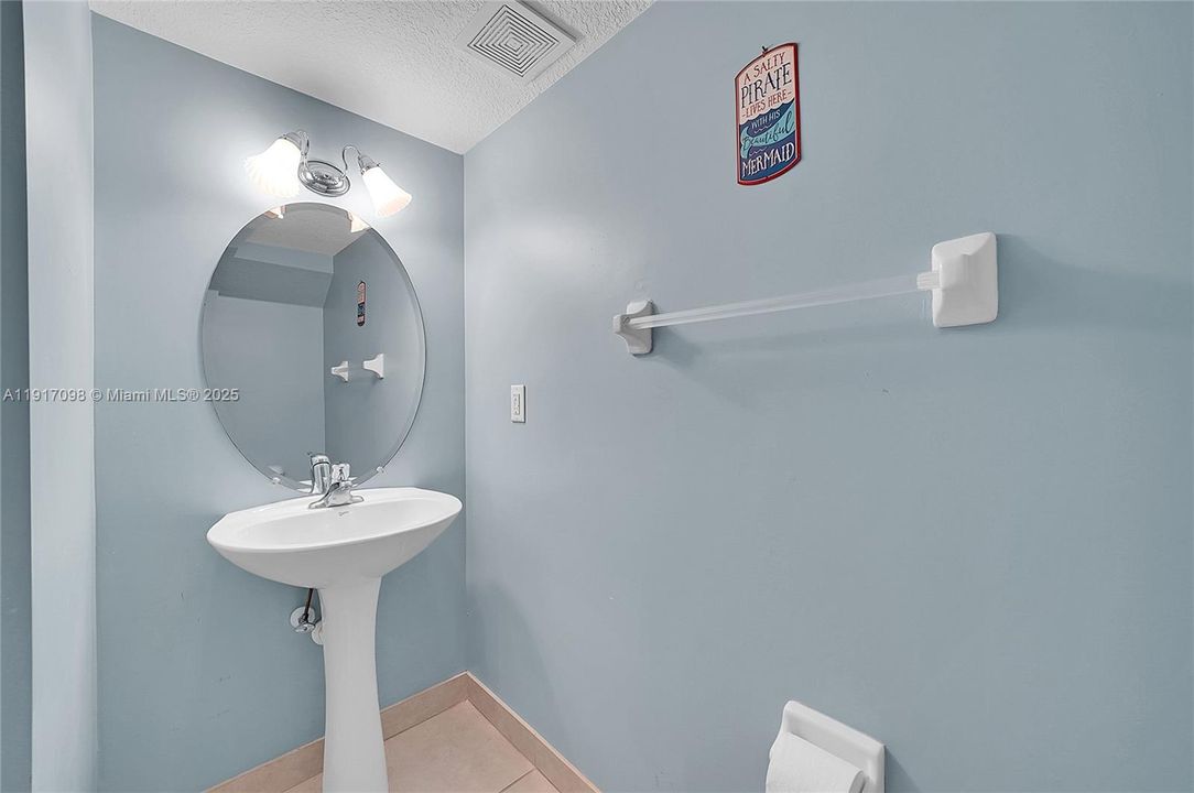 For Sale: $389,900 (3 beds, 2 baths, 1418 Square Feet)