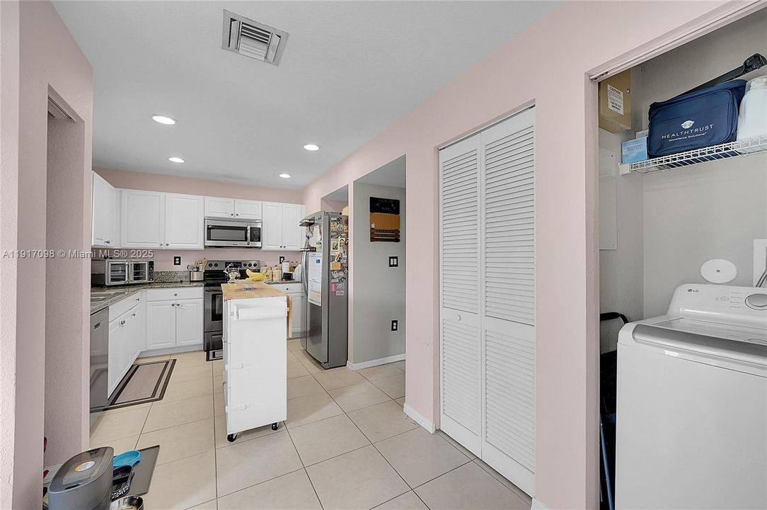 For Sale: $389,900 (3 beds, 2 baths, 1418 Square Feet)