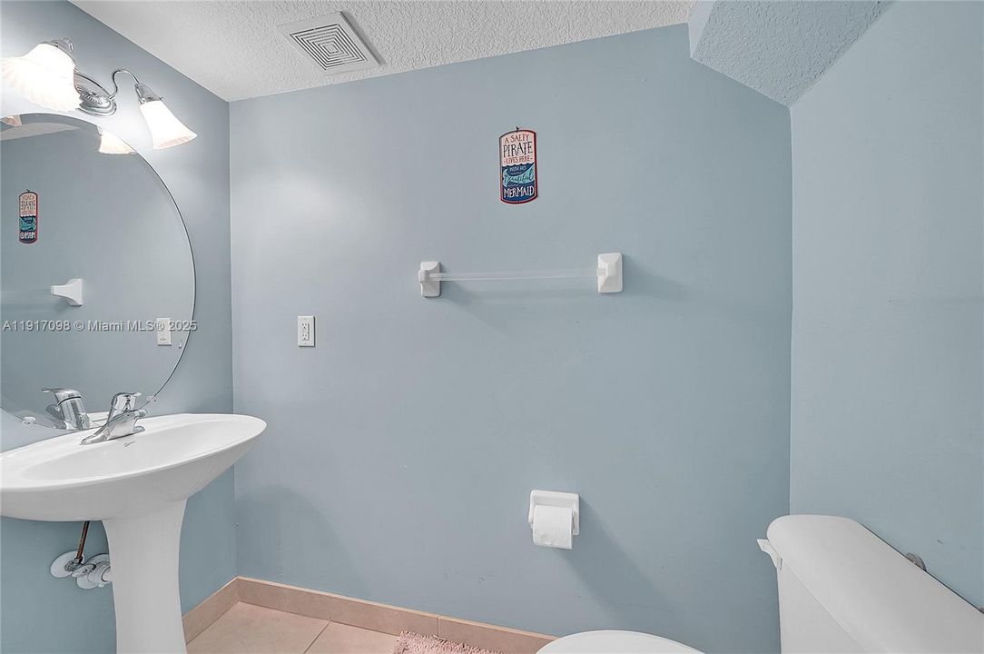 For Sale: $389,900 (3 beds, 2 baths, 1418 Square Feet)