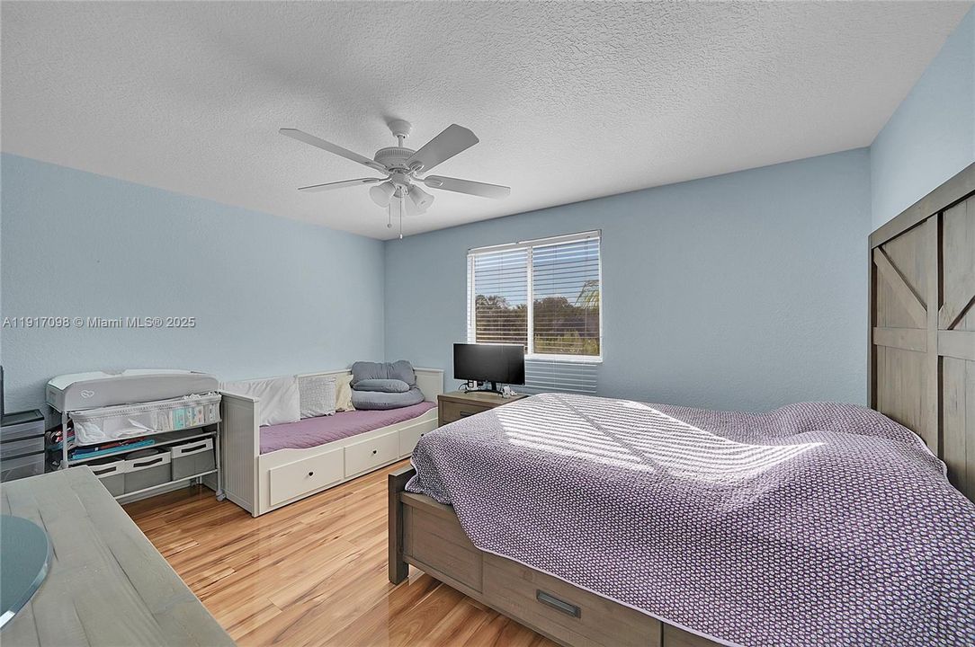 For Sale: $389,900 (3 beds, 2 baths, 1418 Square Feet)