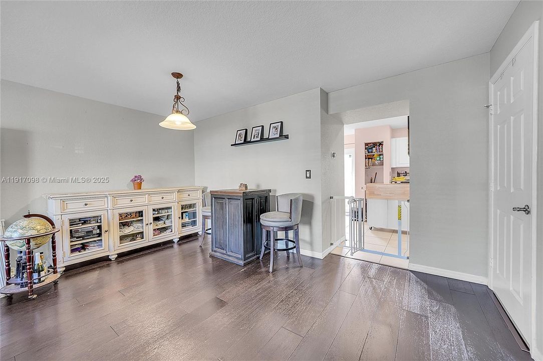 For Sale: $389,900 (3 beds, 2 baths, 1418 Square Feet)