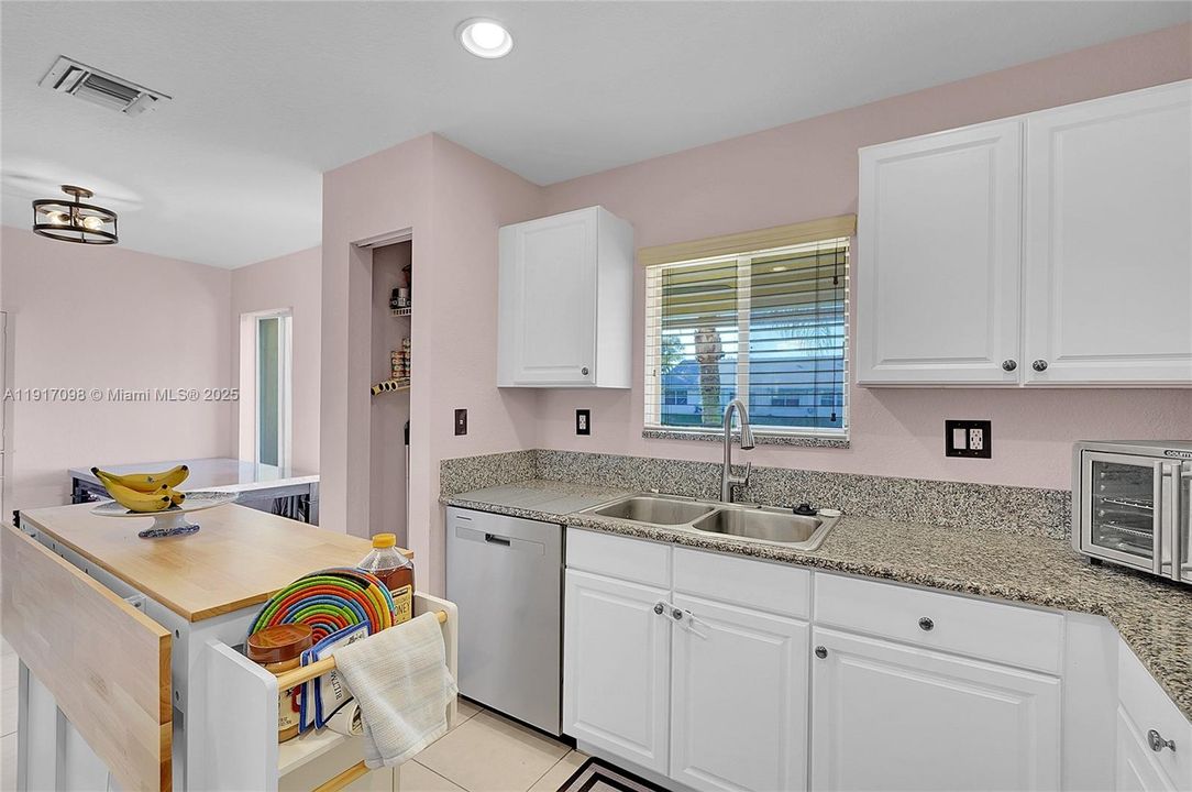 For Sale: $389,900 (3 beds, 2 baths, 1418 Square Feet)