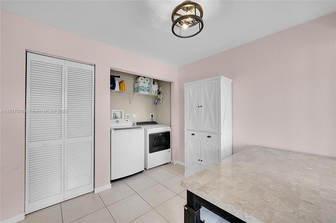 For Sale: $389,900 (3 beds, 2 baths, 1418 Square Feet)