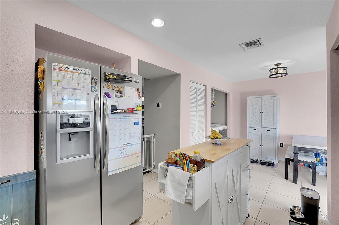 For Sale: $389,900 (3 beds, 2 baths, 1418 Square Feet)