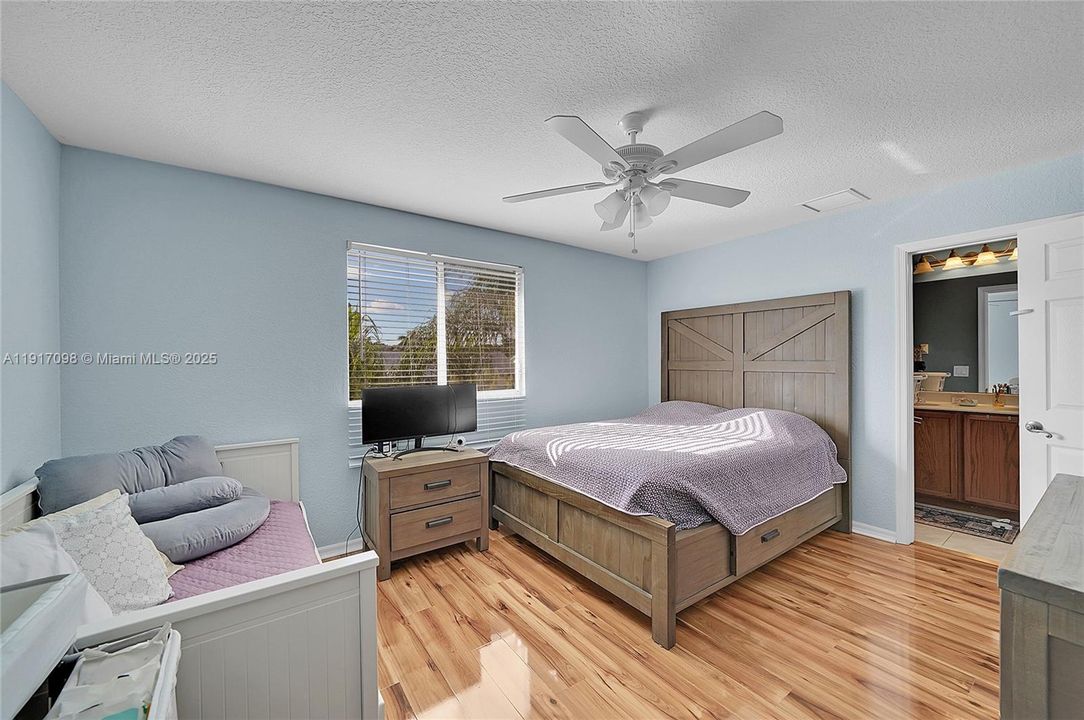 For Sale: $389,900 (3 beds, 2 baths, 1418 Square Feet)