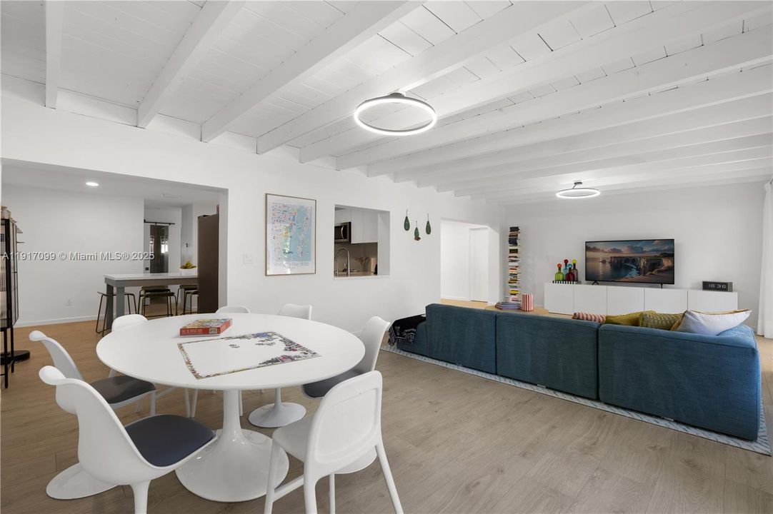 En Venta: $1,595,000 (4 camas, 3 baños, 2651 Pies cuadrados)