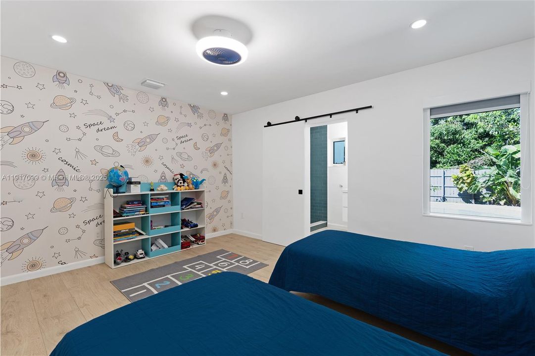 En Venta: $1,595,000 (4 camas, 3 baños, 2651 Pies cuadrados)