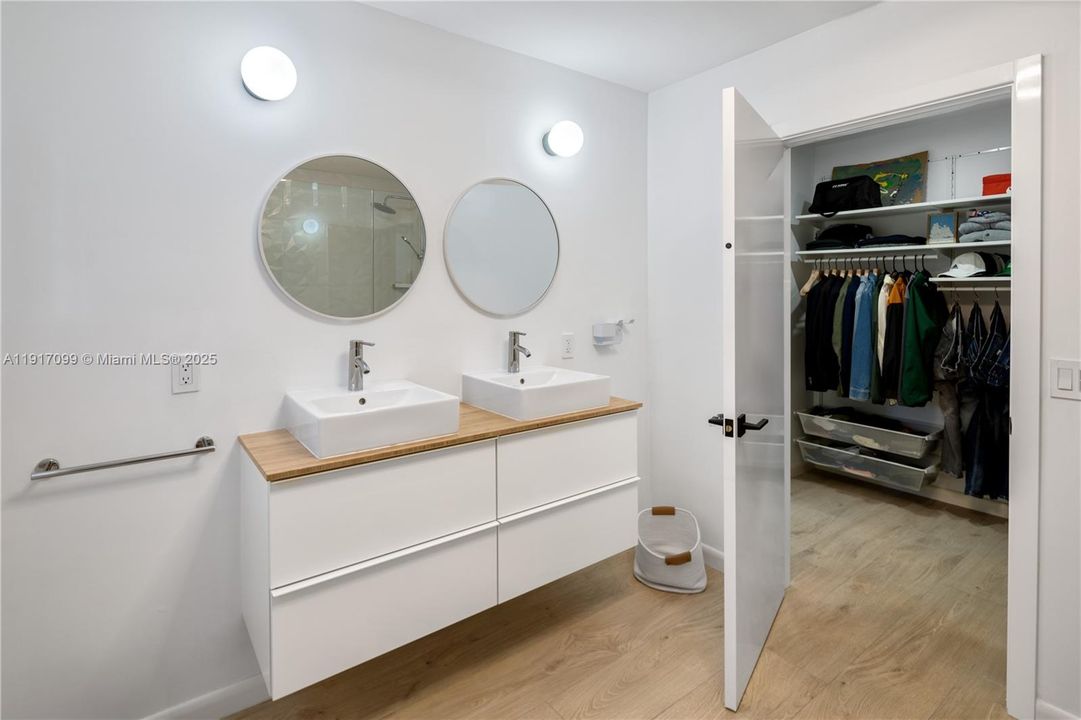 En Venta: $1,595,000 (4 camas, 3 baños, 2651 Pies cuadrados)