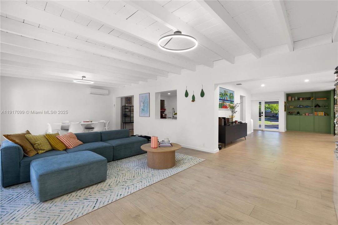 En Venta: $1,595,000 (4 camas, 3 baños, 2651 Pies cuadrados)