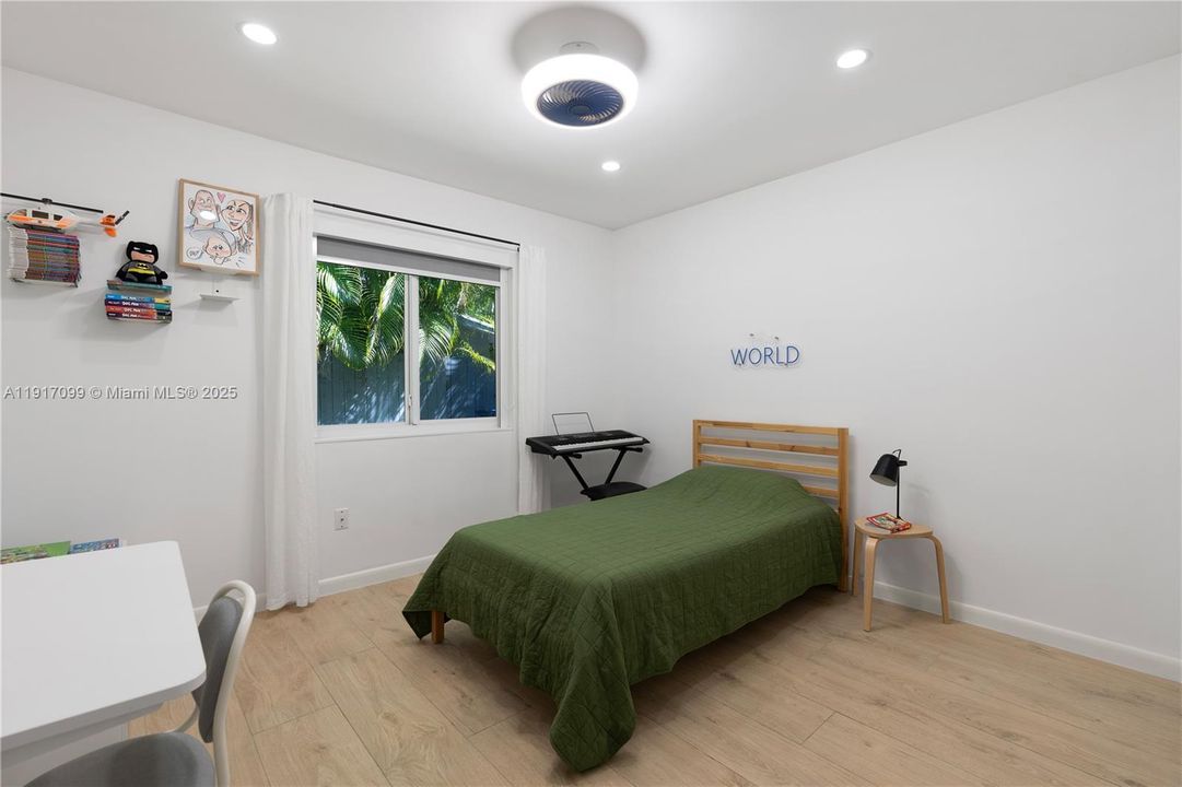 En Venta: $1,595,000 (4 camas, 3 baños, 2651 Pies cuadrados)