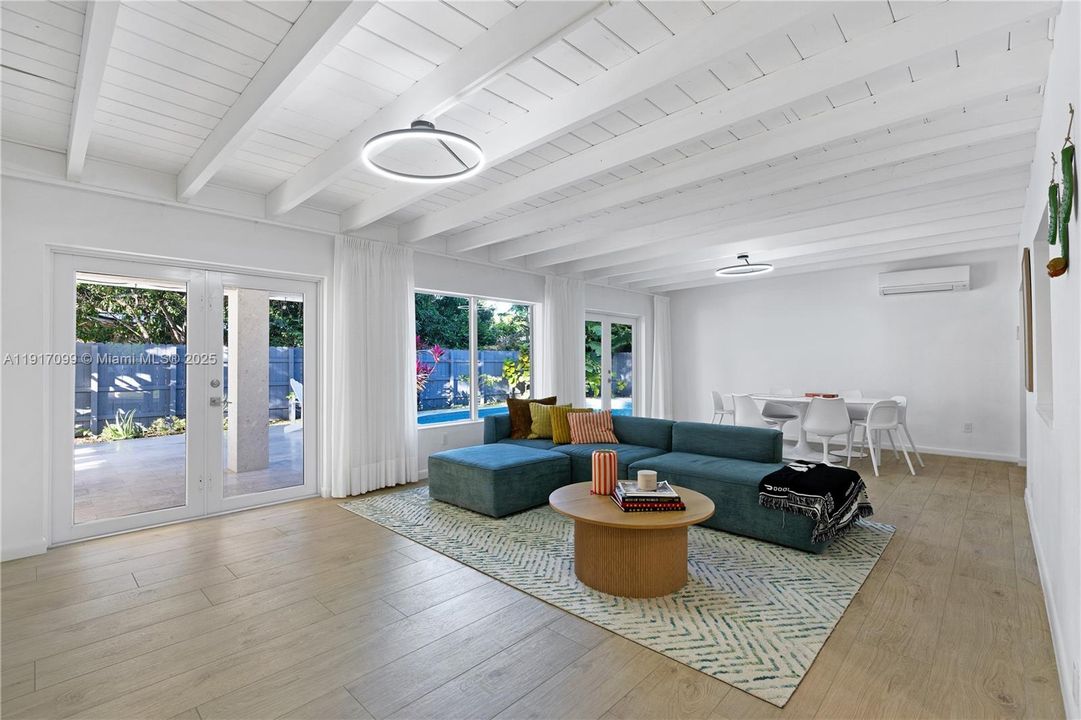 En Venta: $1,595,000 (4 camas, 3 baños, 2651 Pies cuadrados)