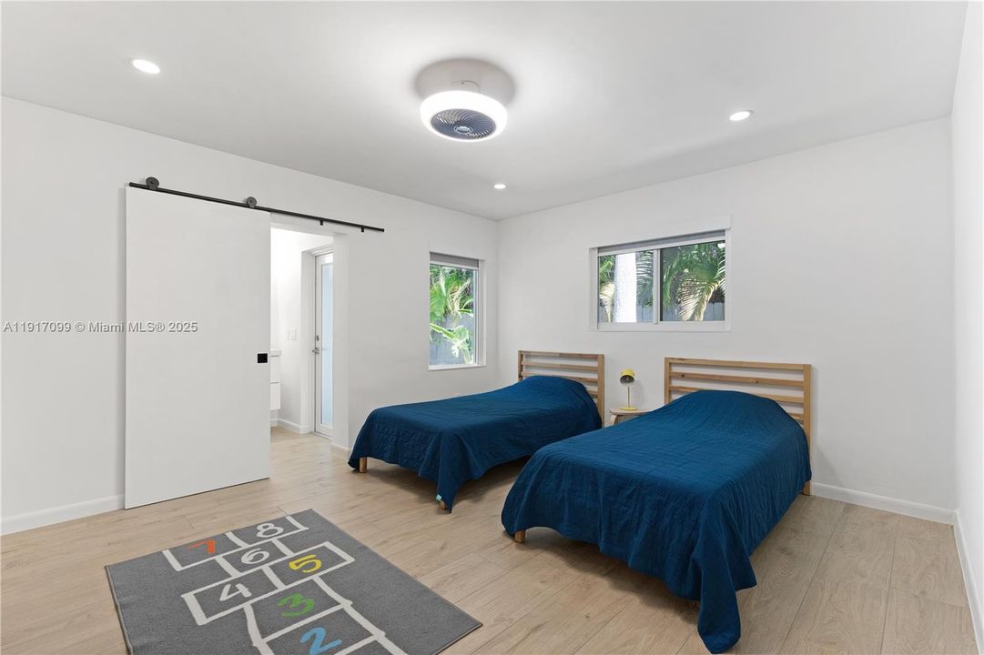 En Venta: $1,595,000 (4 camas, 3 baños, 2651 Pies cuadrados)