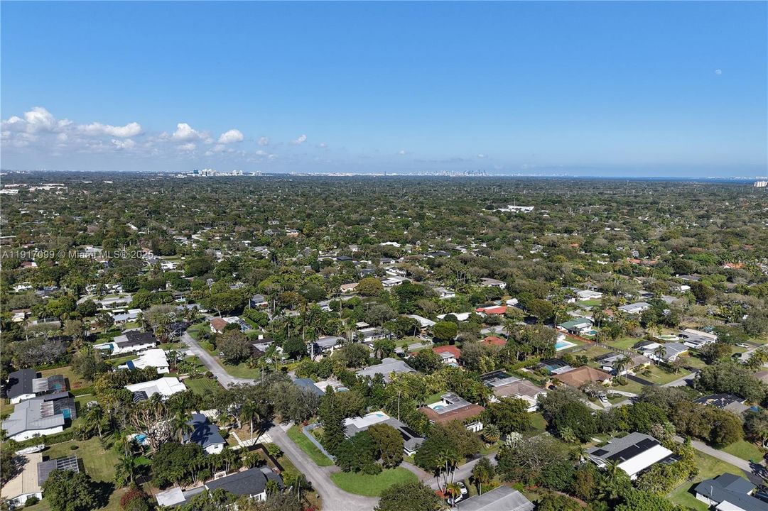 En Venta: $1,595,000 (4 camas, 3 baños, 2651 Pies cuadrados)