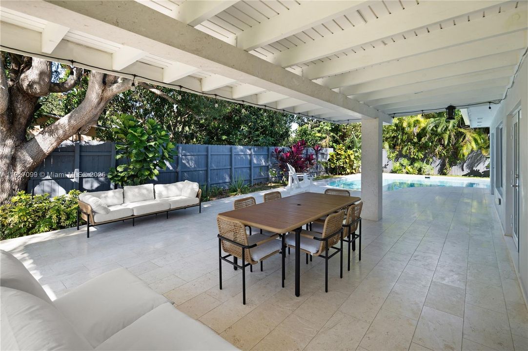 En Venta: $1,595,000 (4 camas, 3 baños, 2651 Pies cuadrados)