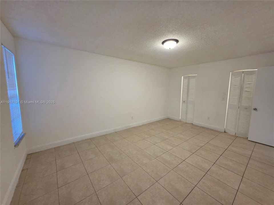 На продажу: $115,000 (1 спален, 1 ванн, 735 Квадратных фут)