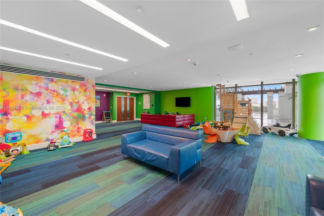 For Sale: $1,595,000 (3 beds, 3 baths, 1892 Square Feet)