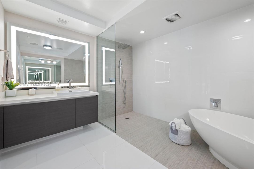 For Sale: $1,595,000 (3 beds, 3 baths, 1892 Square Feet)