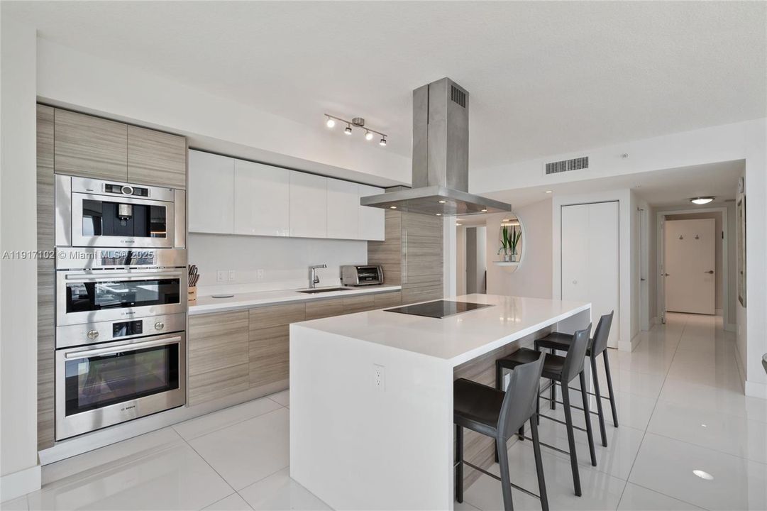 For Sale: $1,595,000 (3 beds, 3 baths, 1892 Square Feet)