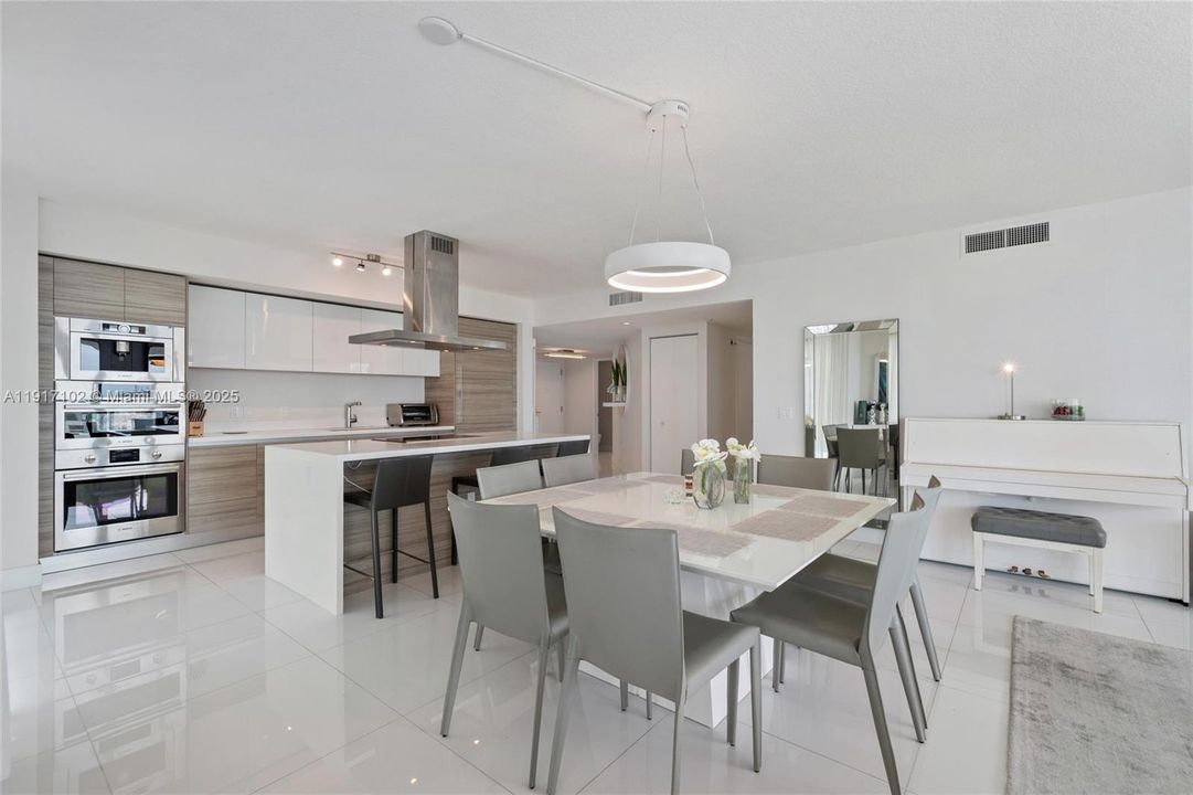 For Sale: $1,595,000 (3 beds, 3 baths, 1892 Square Feet)