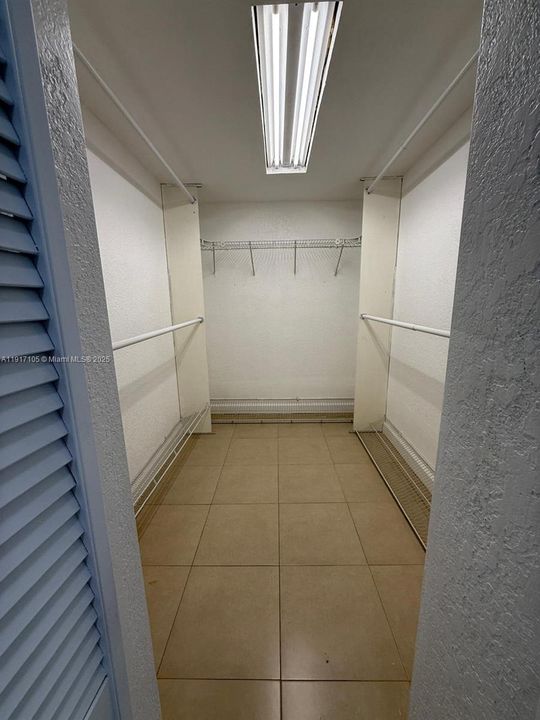 В аренду: $3,500 (3 спален, 1 ванн, 1262 Квадратных фут)