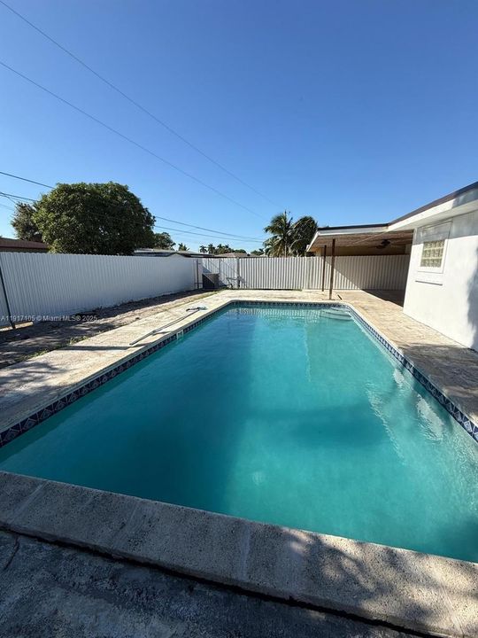 В аренду: $3,500 (3 спален, 1 ванн, 1262 Квадратных фут)